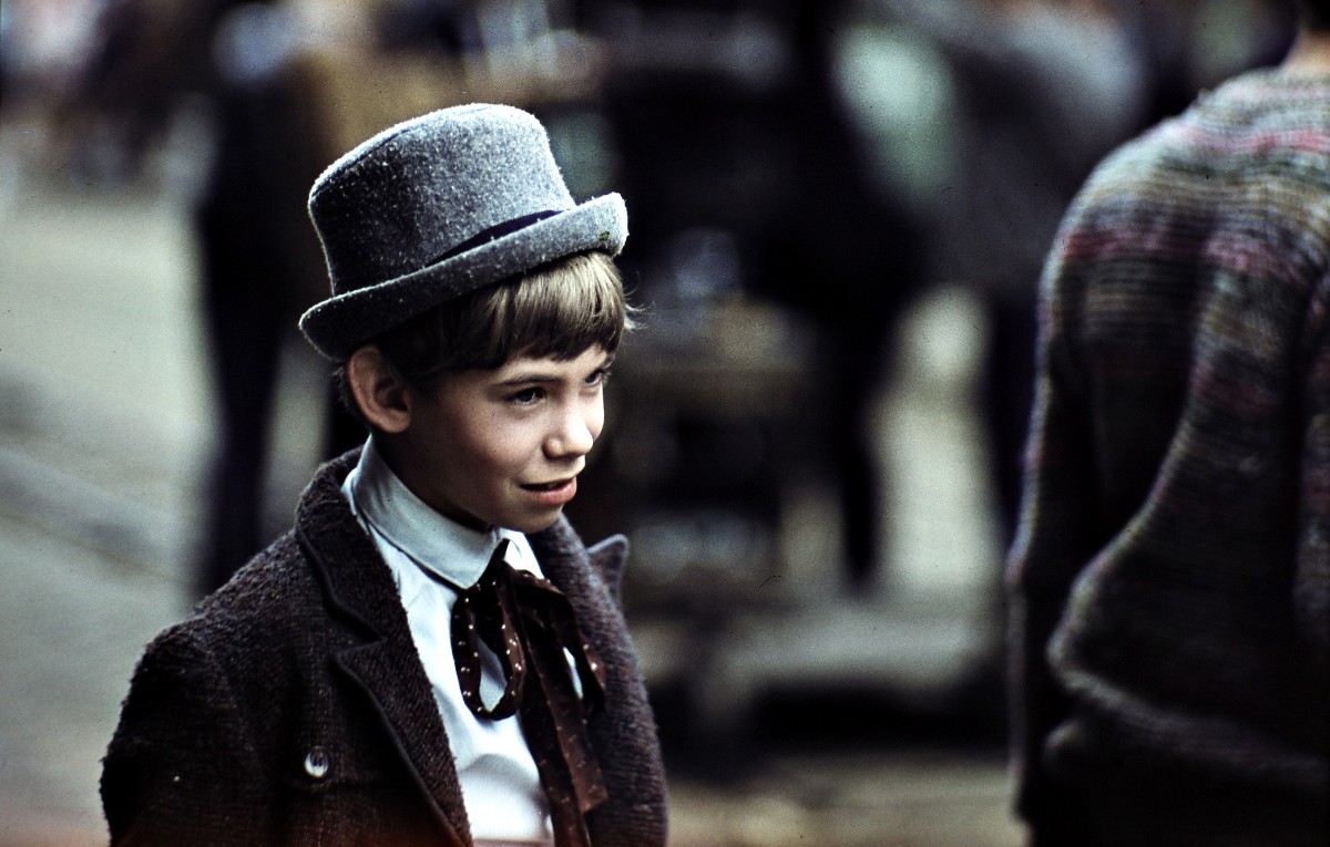 Anthony Kemp brit gyerekszereplő Nemecsek Ernő szerepében, az első magyar-amerikai koprodukciós film, a Pál utcai fiúk forgatásán.