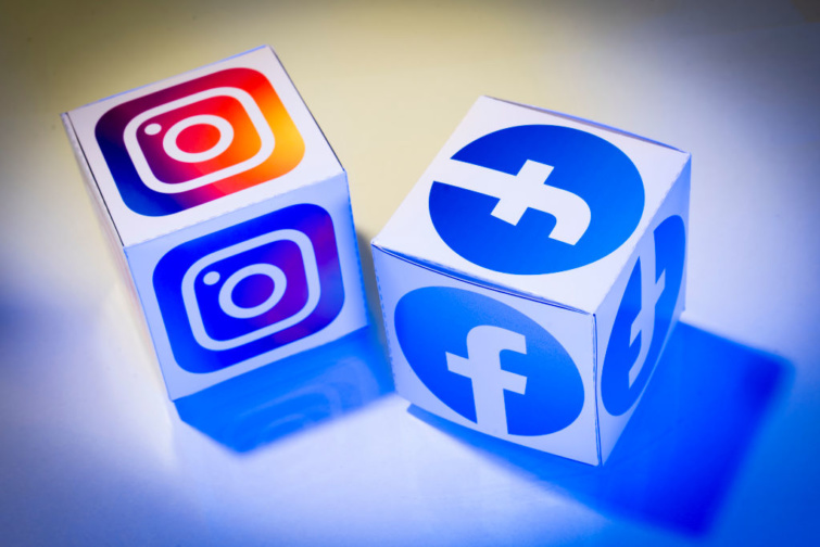 Illusztráció a Facebook és Instagram logóival