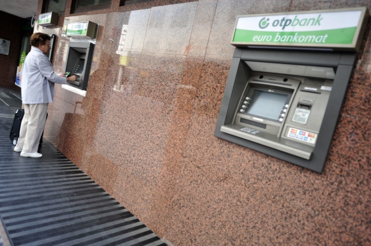 Készpénzfelvétel OTP bankautomatánál