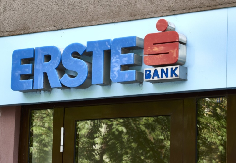Az Erste Bank egyik fiókjának felirata