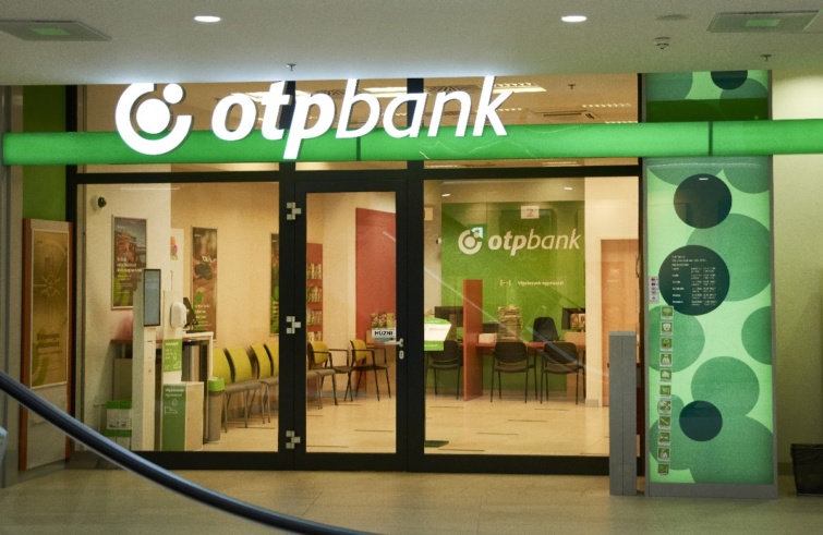 Az OTP Bank Nyrt., Magyarország legnagyobb kereskedelmi bankjána fiókja a Lurdy Házban