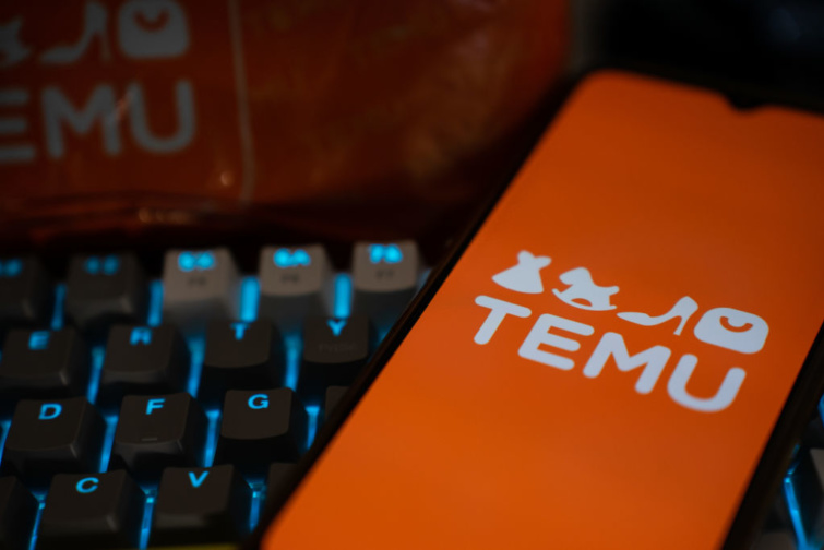 A Temu logója egy telefonon