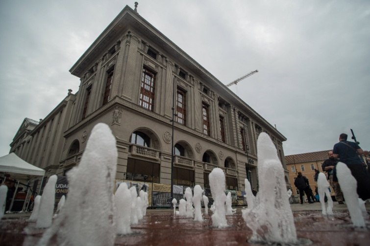 Az eredeti állapotban helyreállított homlokzatú, felújított budapesti Corvin Áruház