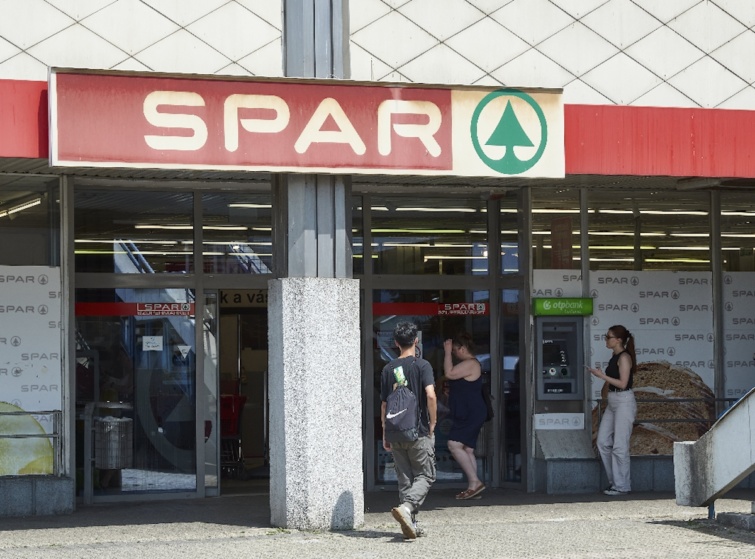 A SPAR élelmiszer-üzletlánc áruháza a budapesti Sugár Üzletközpont földszintjén.