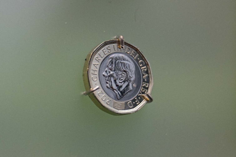 karoly Startlap Vásárlás A III. Károlyt ábrázoló egyfontos érme.