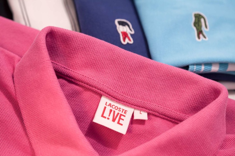 lacoste Startlap Vásárlás Rózsaszín Lacoste póló háttérben kék pólók