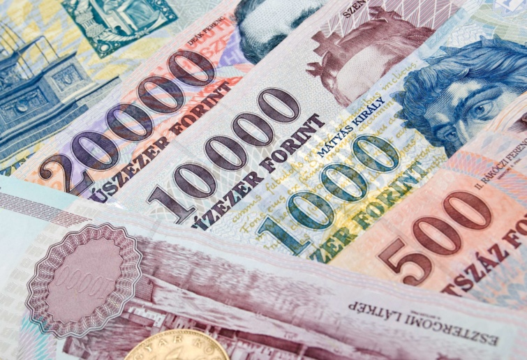 Bankjegyek egymáson egy kupacban