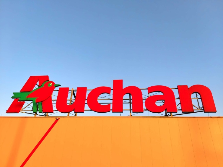 auchan Startlap Vásárlás Auchan tábla üzlet felett logóval