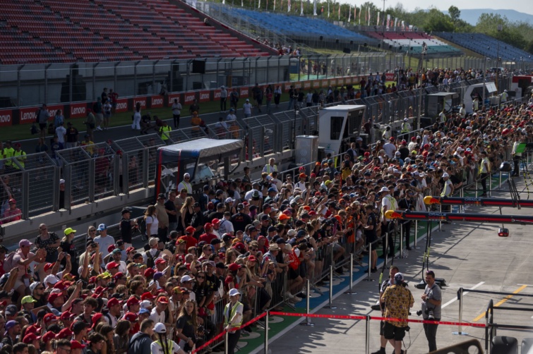 A boxutca-látogatás résztvevői a Forma-1-es Magyar Nagydíjon