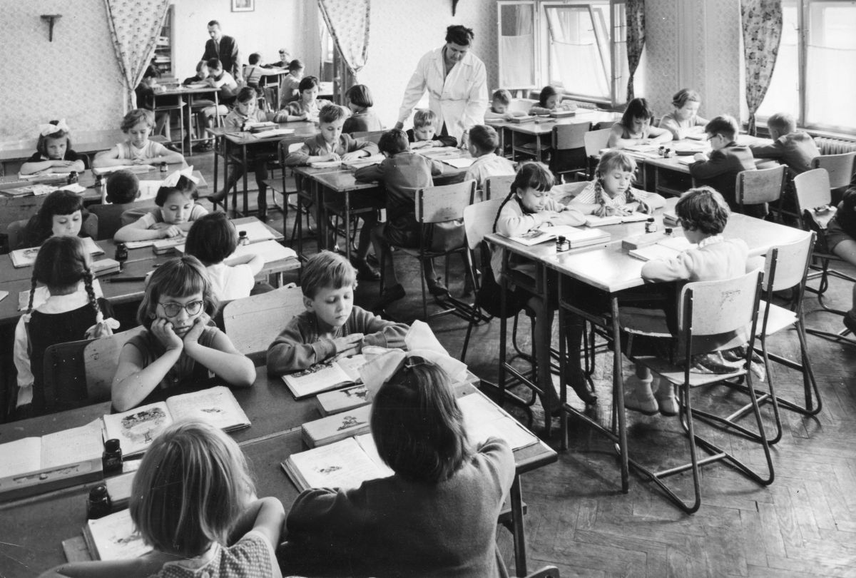 Gyerekek az iskolában