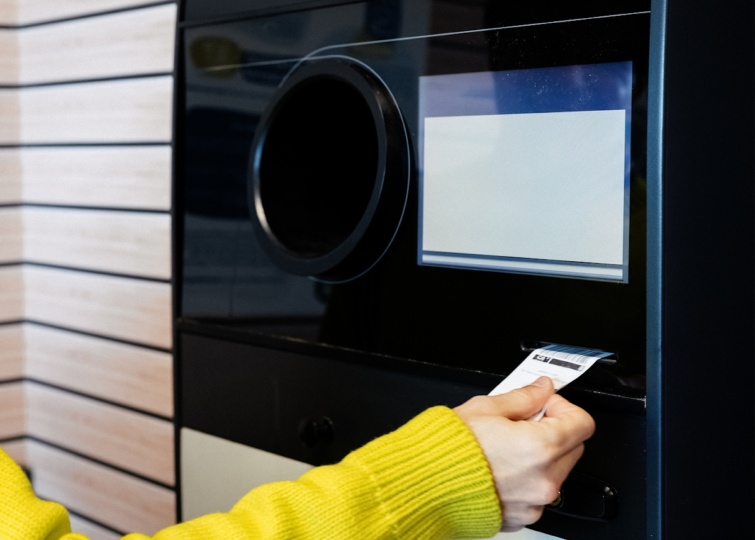 palackvisszavaltoautomata Startlap Vásárlás Visszaváltás egy palackvisszaváltó automatánál