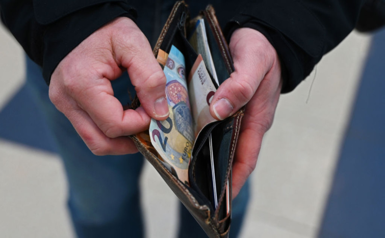 Bankjegyek egy pénztárcában