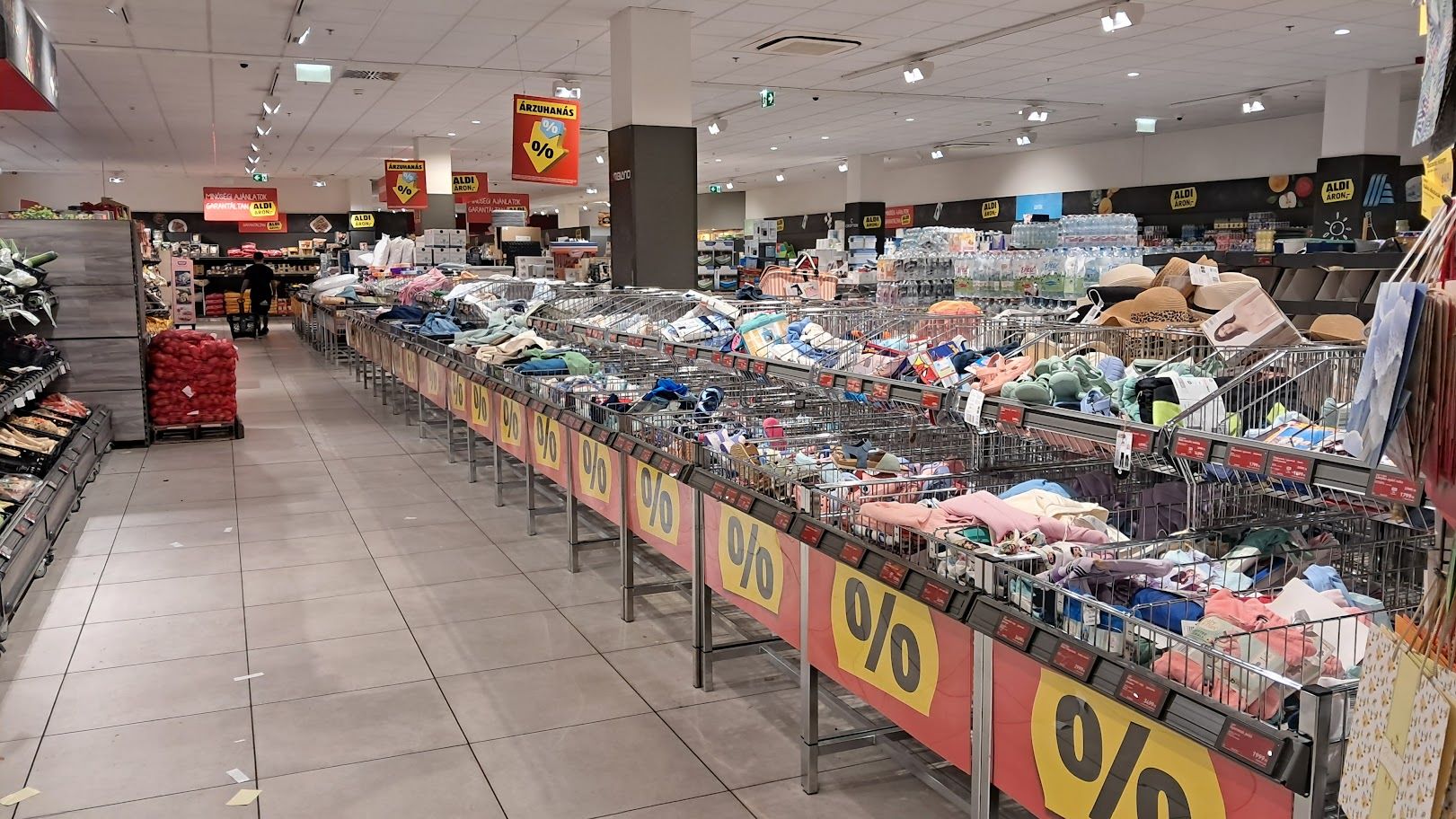 A Lurdy Házban található Aldi.