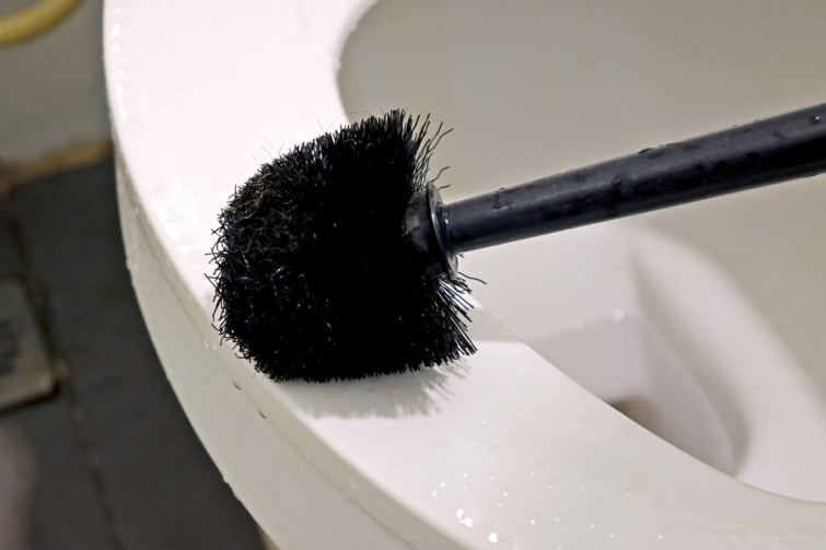 Fekete wc kefe vécével