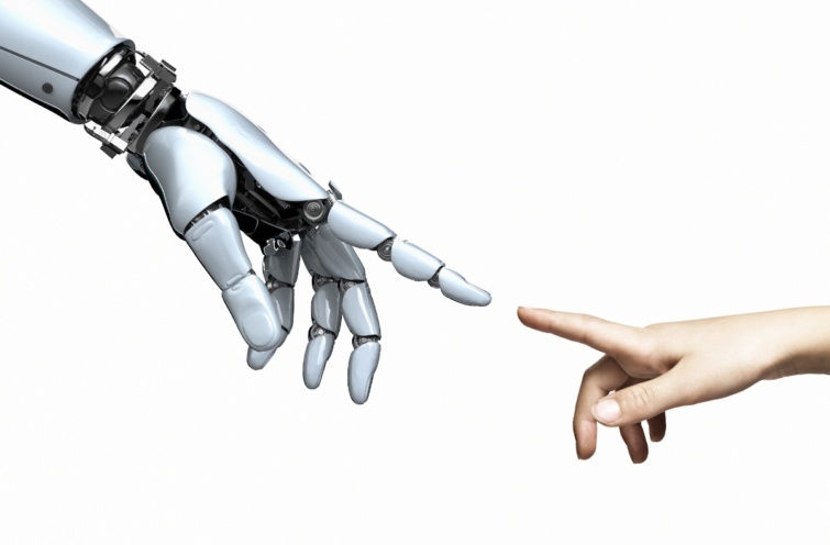 Egy robot és egy ember keze