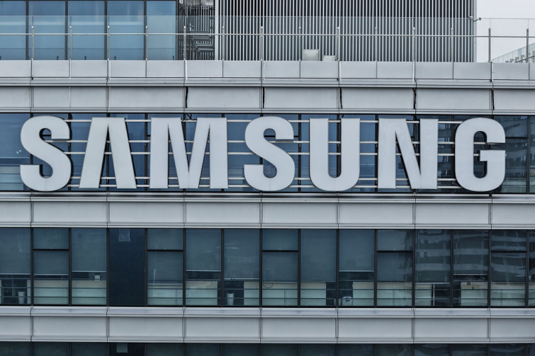 Samsung felirat egy irodaházon