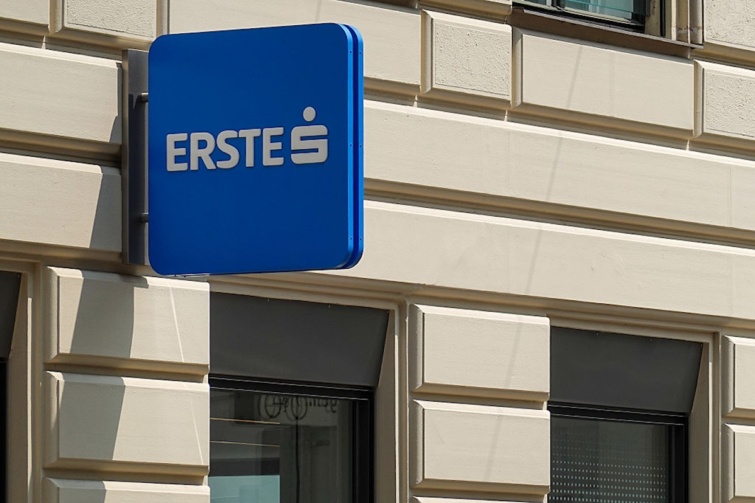 Az Erste Bank egyik pénzintézetének homlokzata