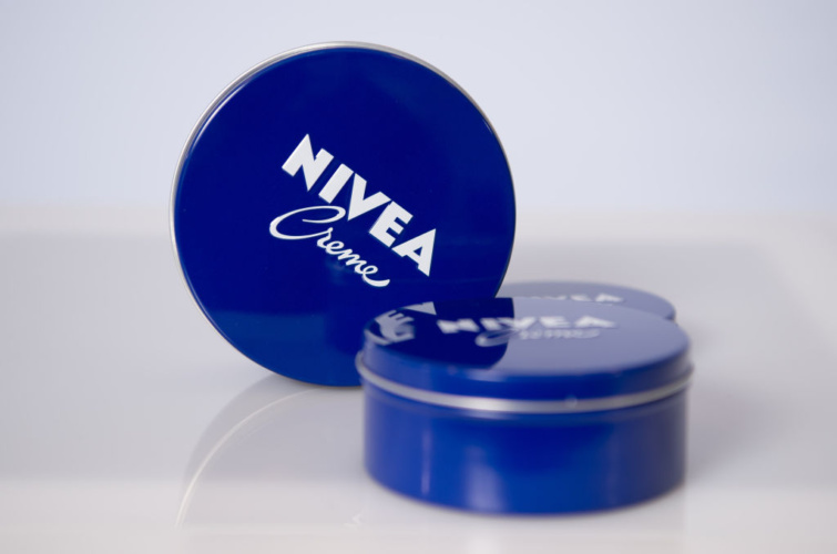Kék dobozos Nivea krémek