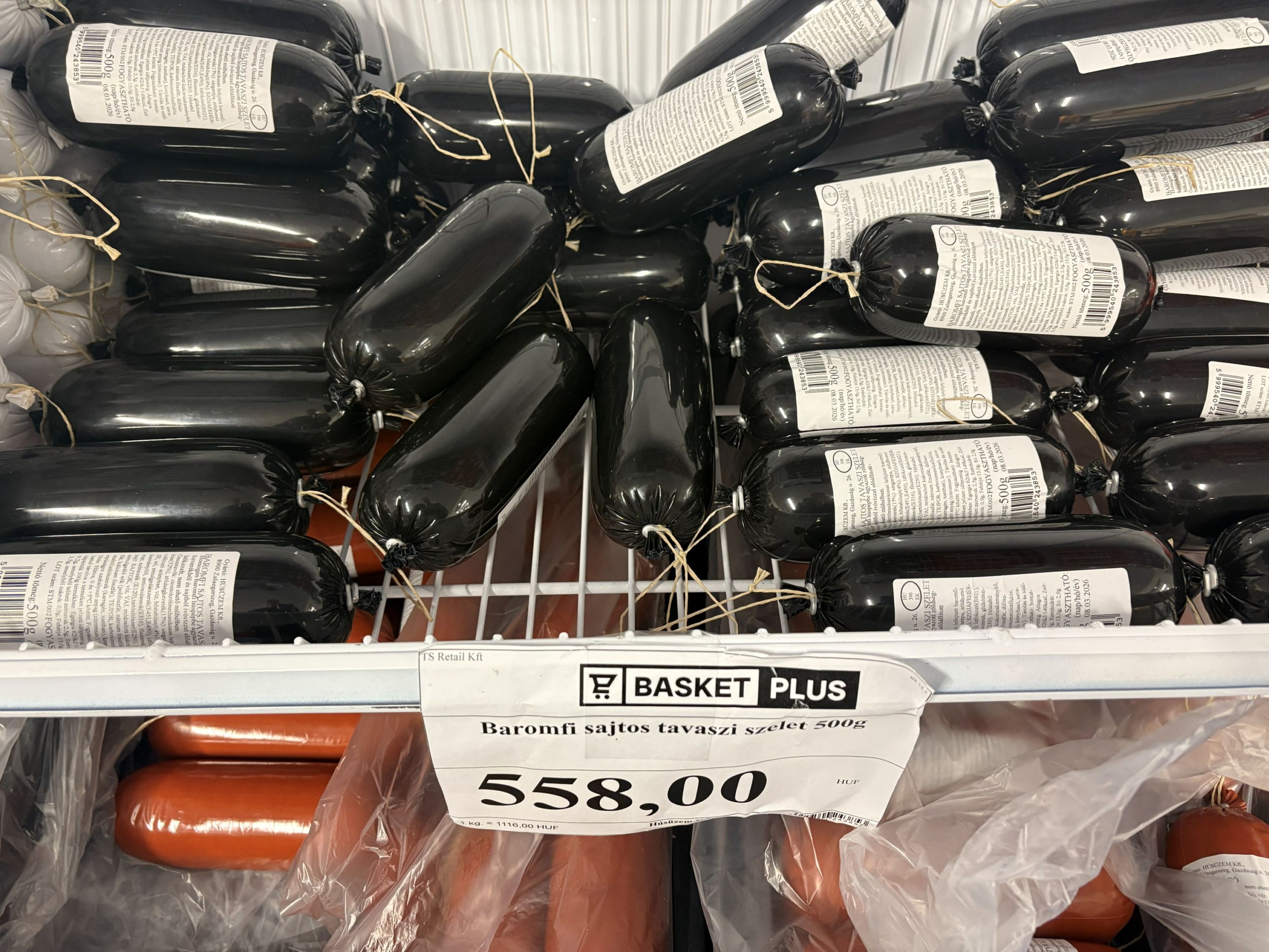 Árucikkek az első magyarországi Basket Plus diszkontban