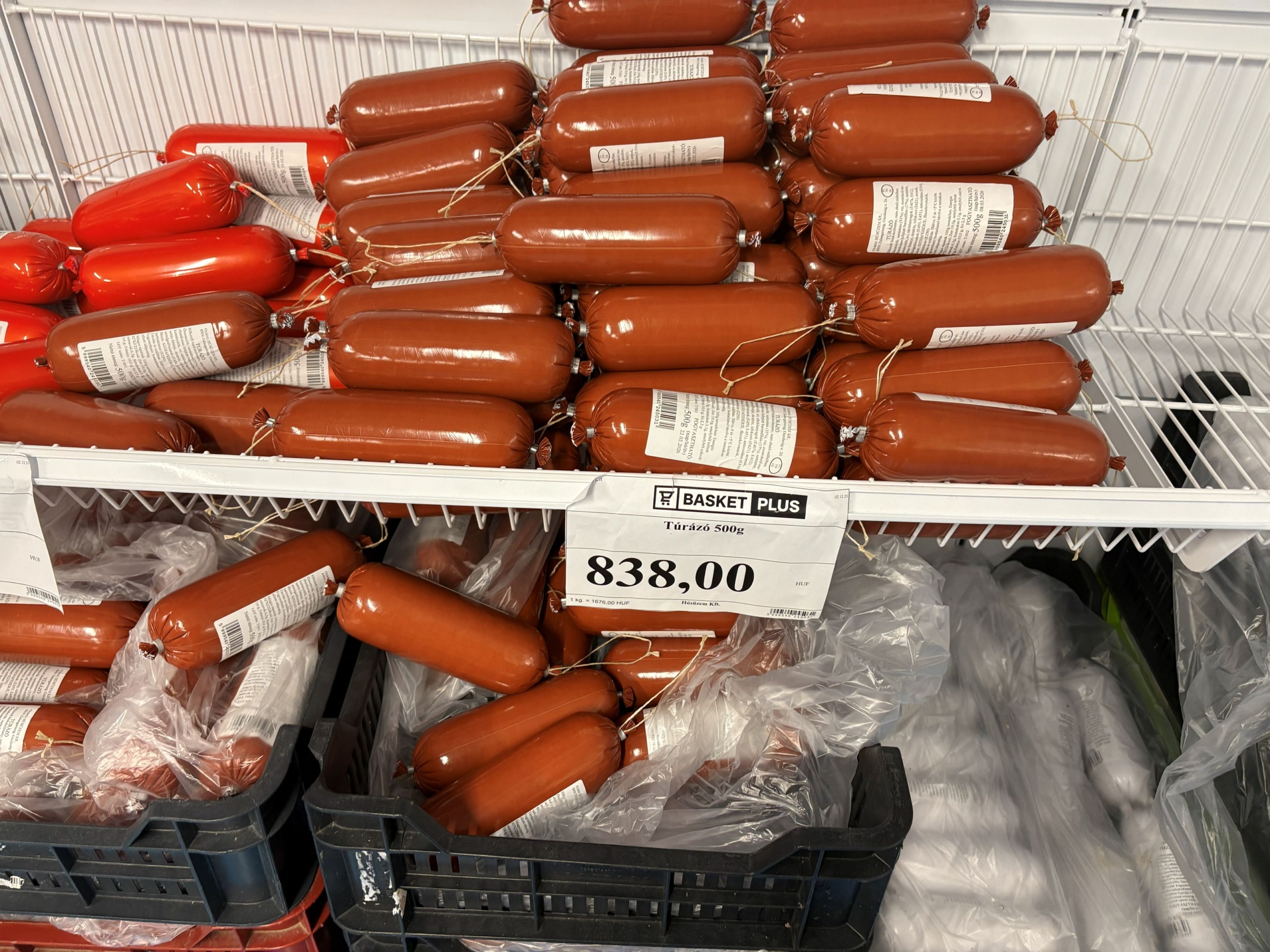 Árucikkek az első magyarországi Basket Plus diszkontban