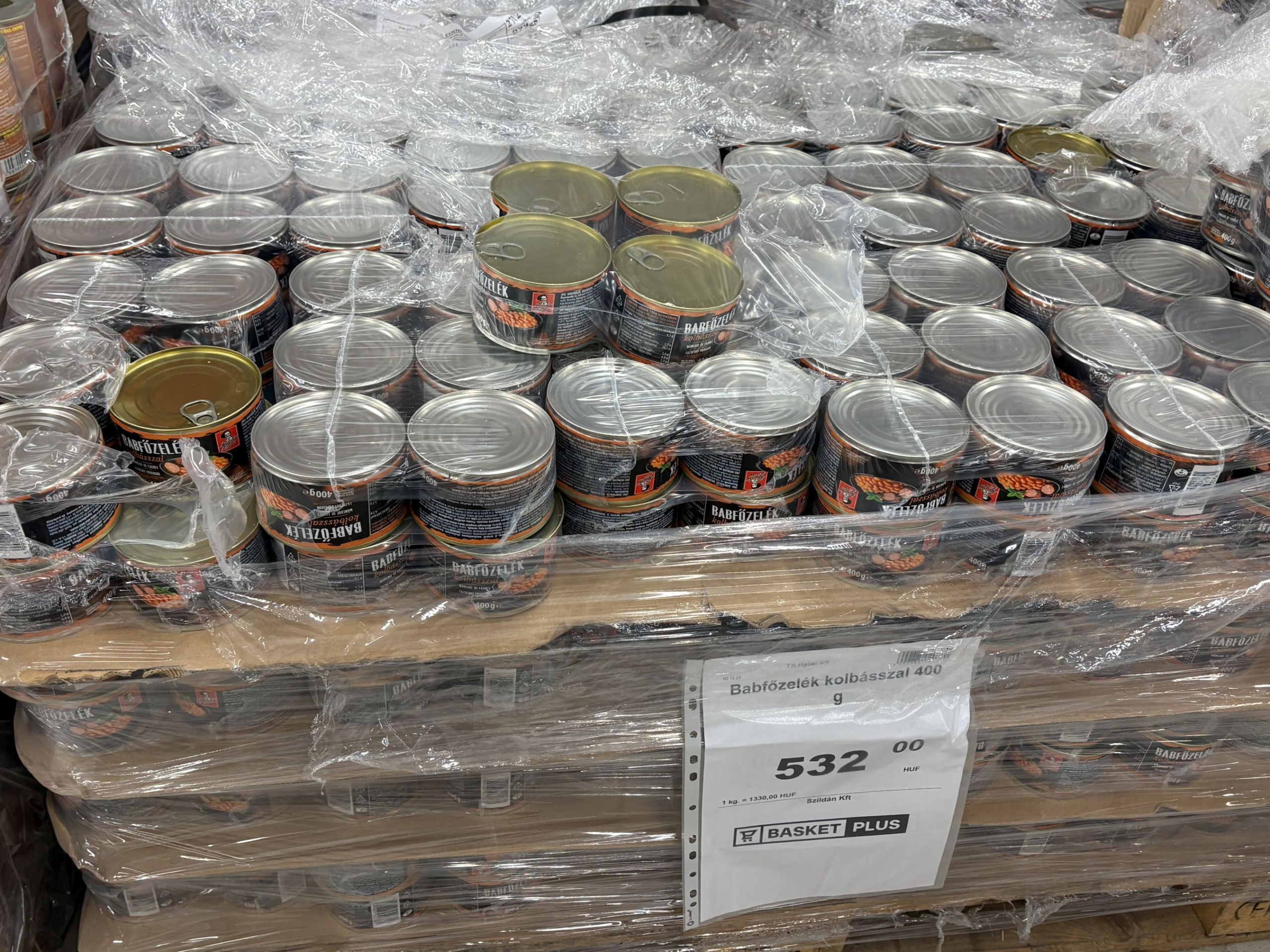 Árucikkek az első magyarországi Basket Plus diszkontban