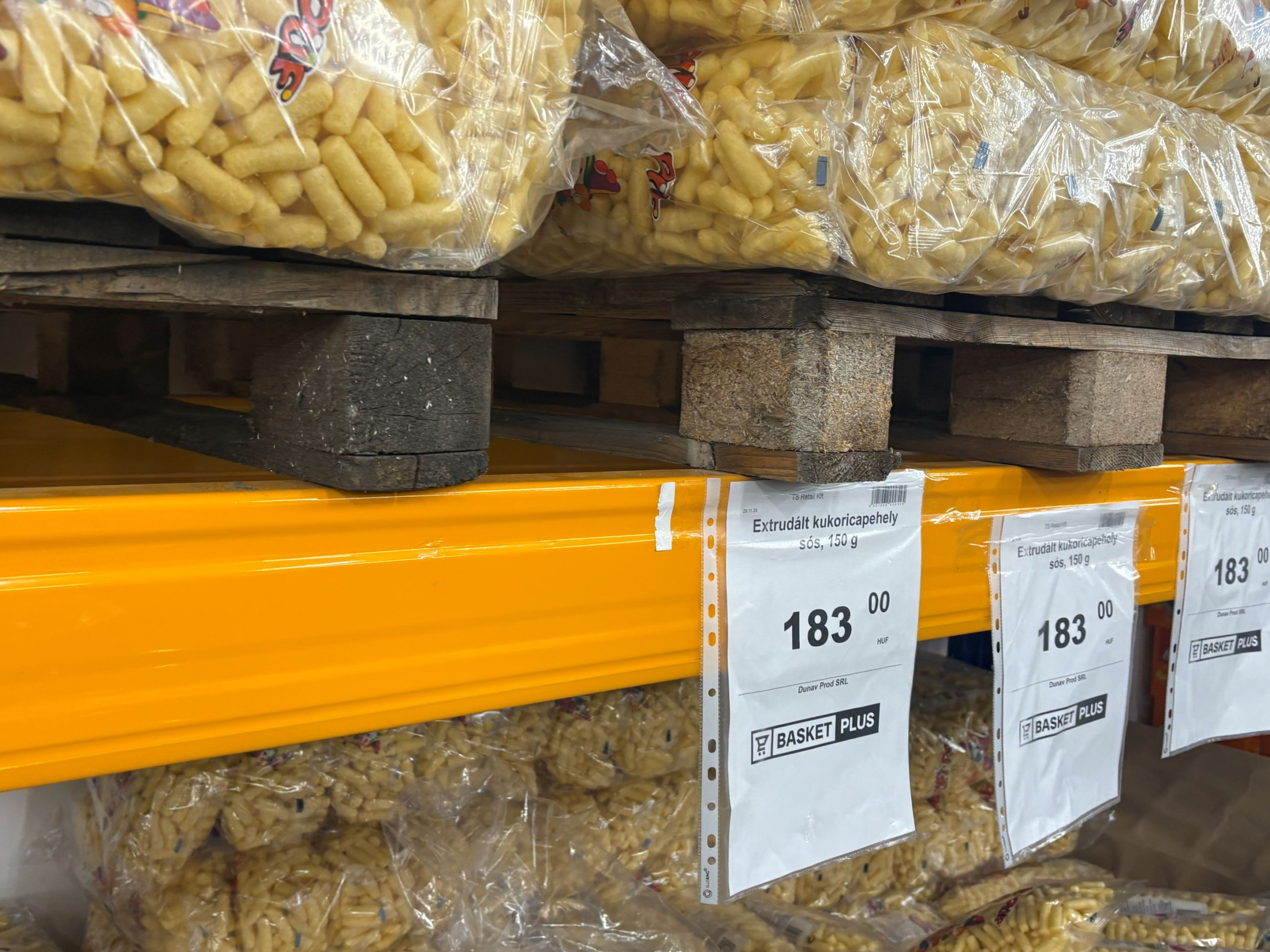Árucikkek az első magyarországi Basket Plus diszkontban