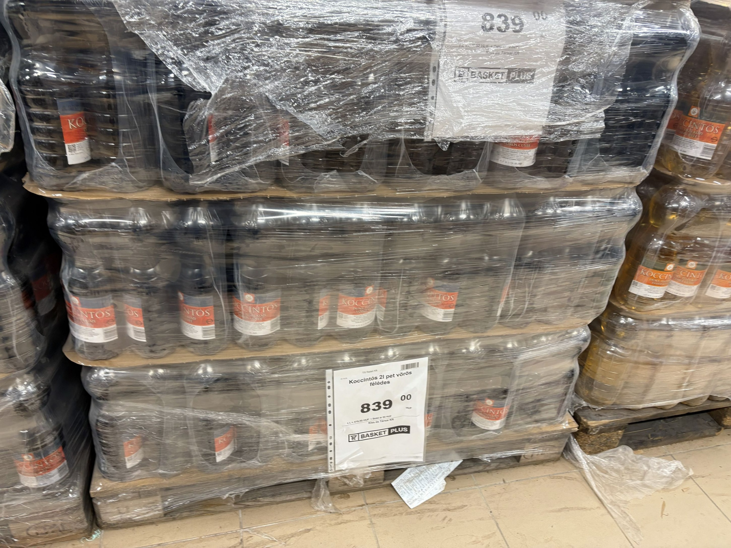 Árucikkek az első magyarországi Basket Plus diszkontban