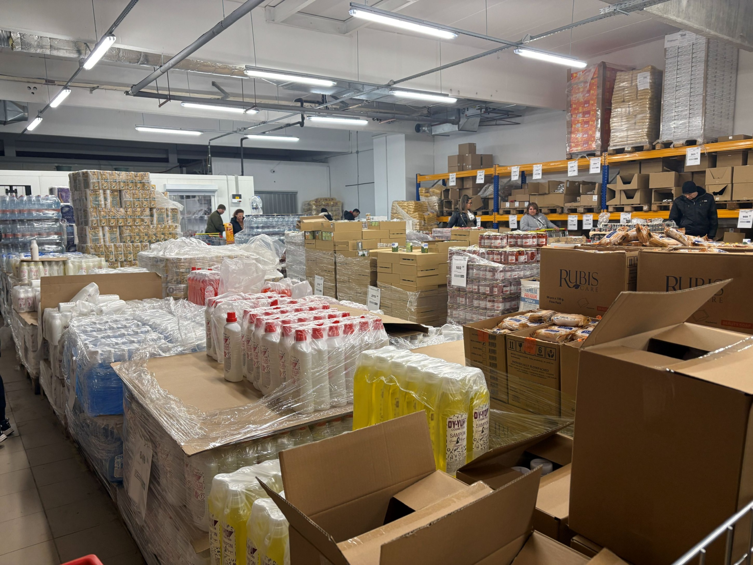 Árucikkek az első magyarországi Basket Plus diszkontban