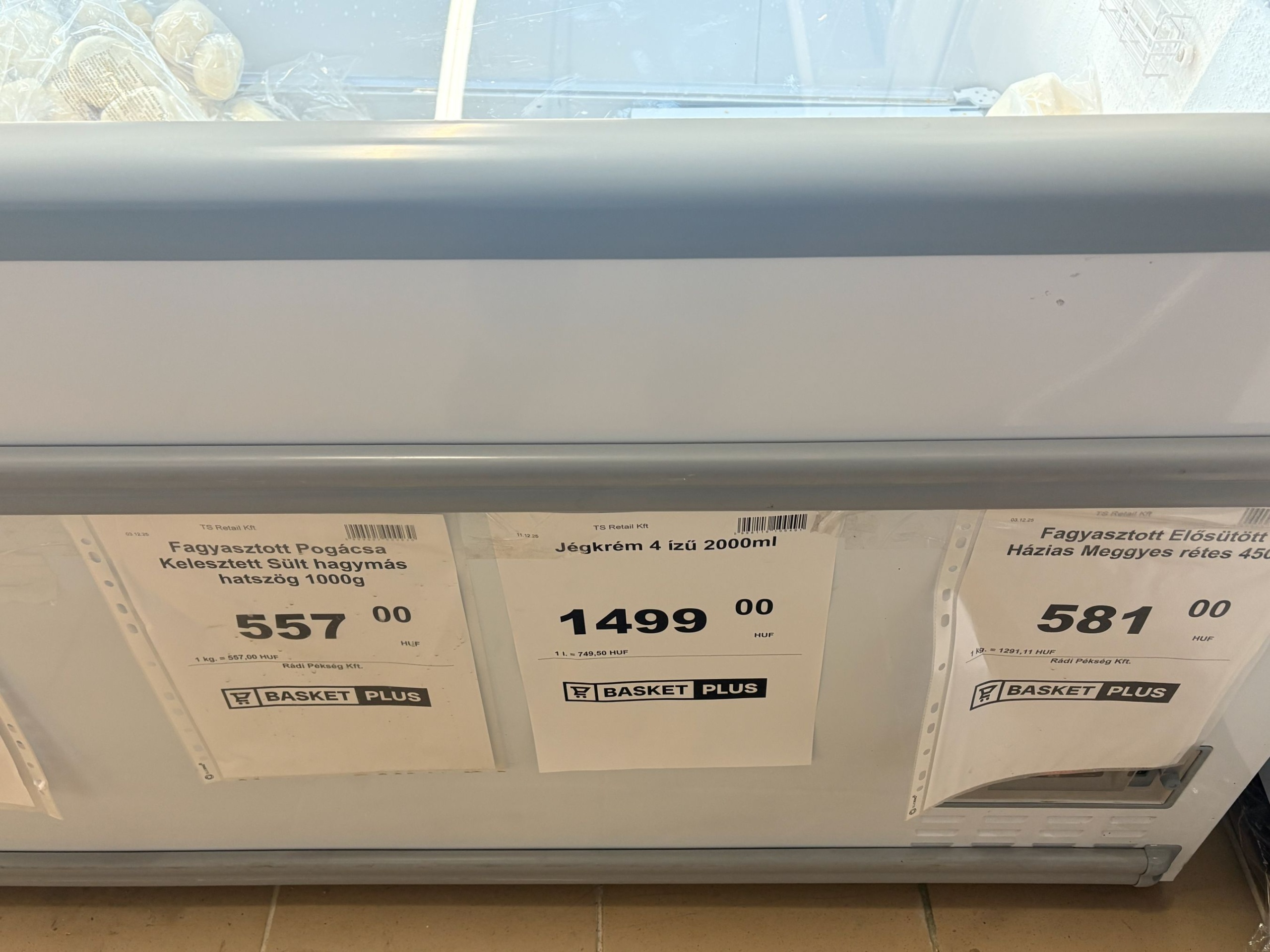 Árucikkek az első magyarországi Basket Plus diszkontban