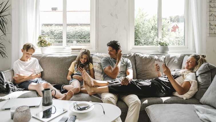 Happy family sitting on sofa in living room Startlap Vásárlás