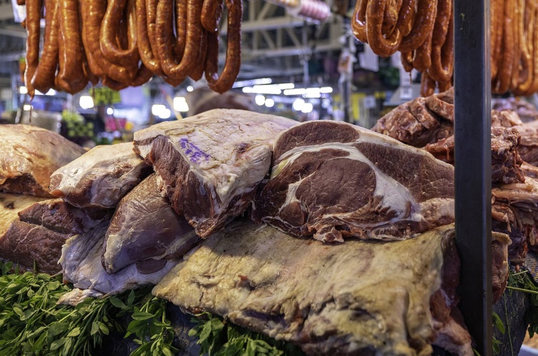 Local farmers market in Mexico overlooks the meat aisles Startlap Vásárlás
