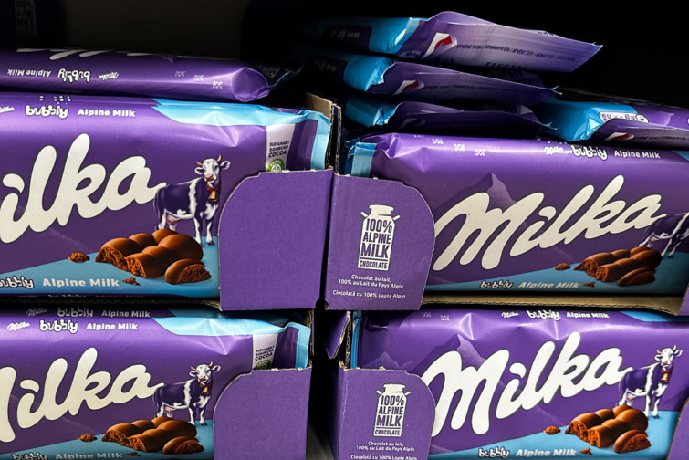 Poland Groceries Startlap Vásárlás Táblás Milka csokik egy üzletben