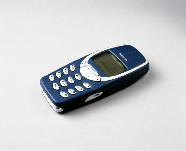 Kara 33 éves okostelefon nélkül él 20 éve ugyanazt a Nokia 3310est használja Startlap Vásárlás Egy Nokia 3310-es telefon fehér háttér előtt