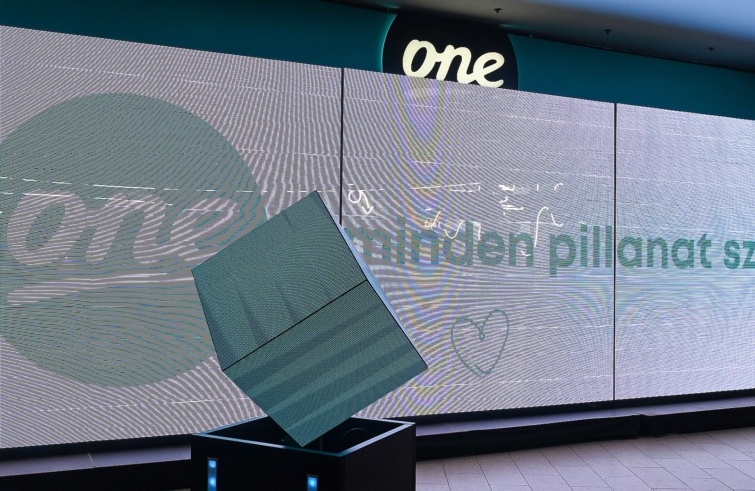 A One Magyarország üzletnyitója Startlap Vásárlás