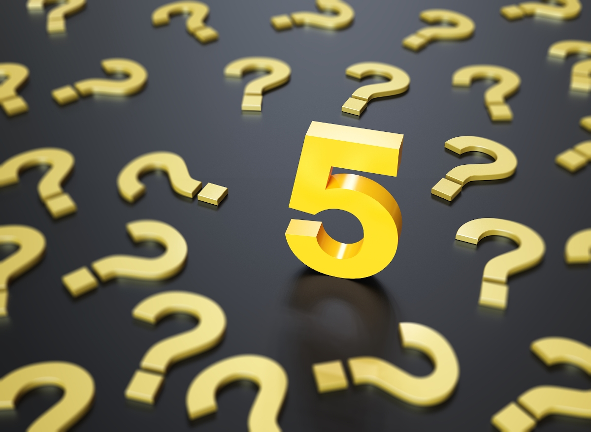 Az ötös szám kérdőjelek gyűrűjében