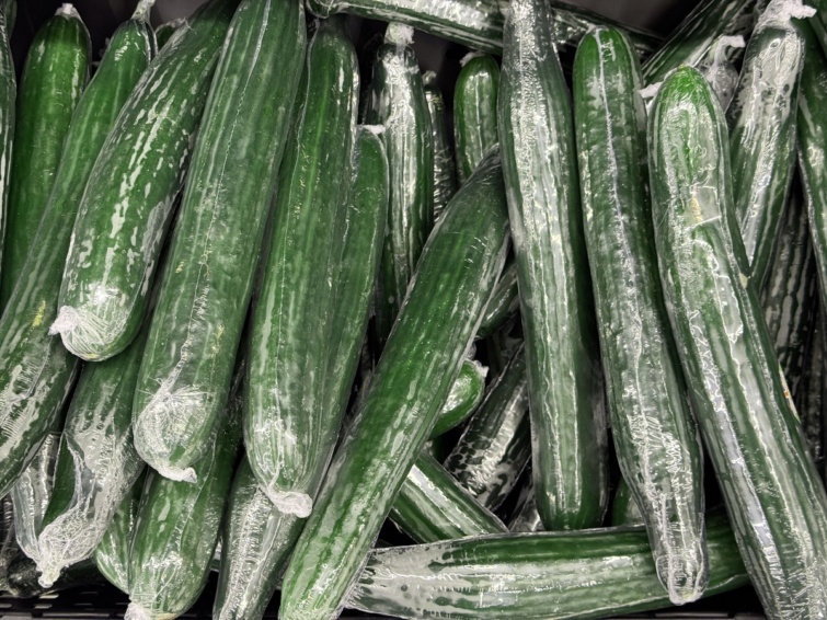 Kígyóuborka fóliában