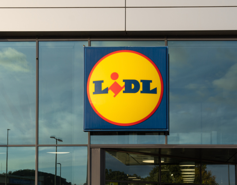 Cégér egy Lidl üzleten