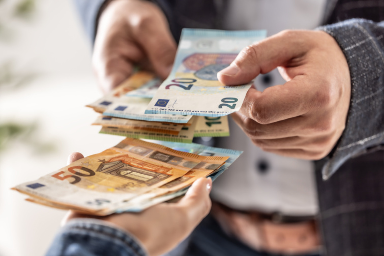 Készpénzes kifizetés euróban