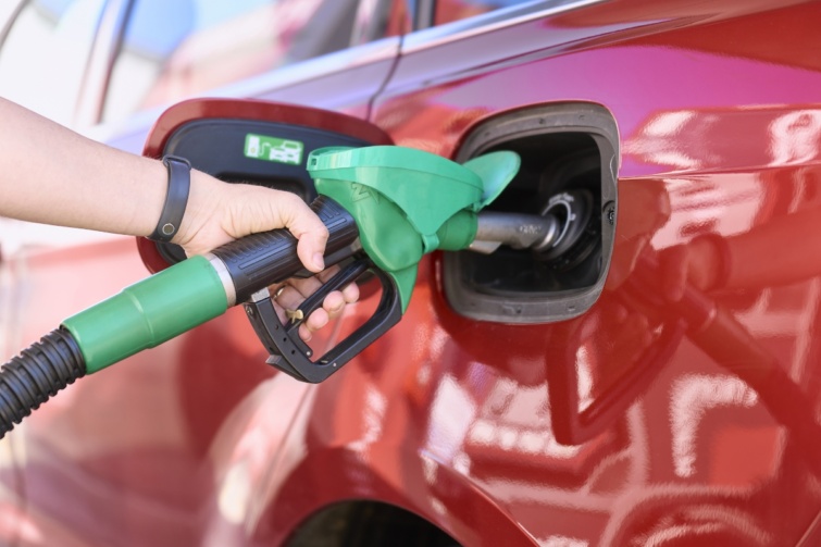 Tankolás egy benzinkúton