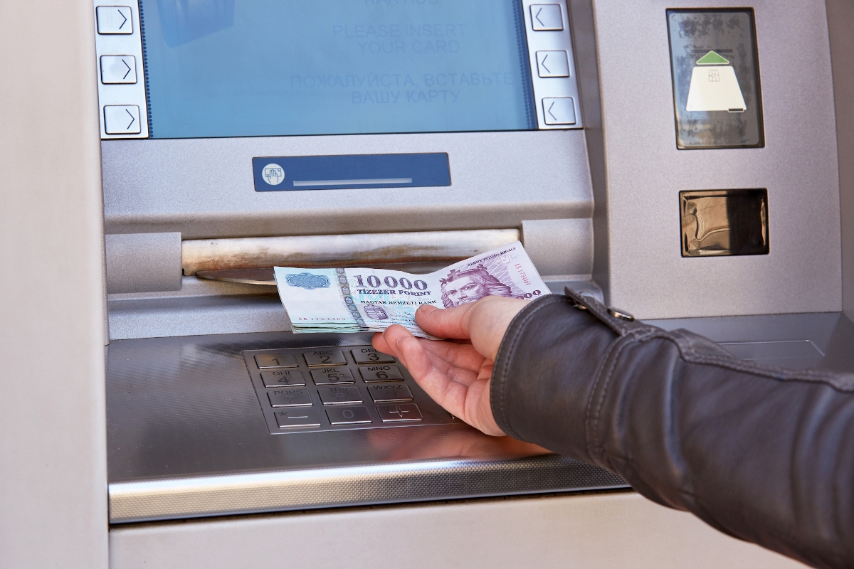 Jön a drágulás a bankoknál, ez mindenkit érint