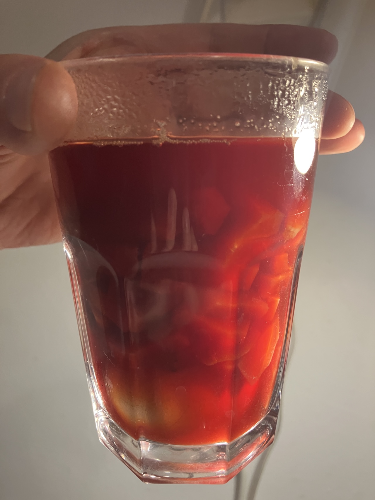 A főzőlében ázó tojás