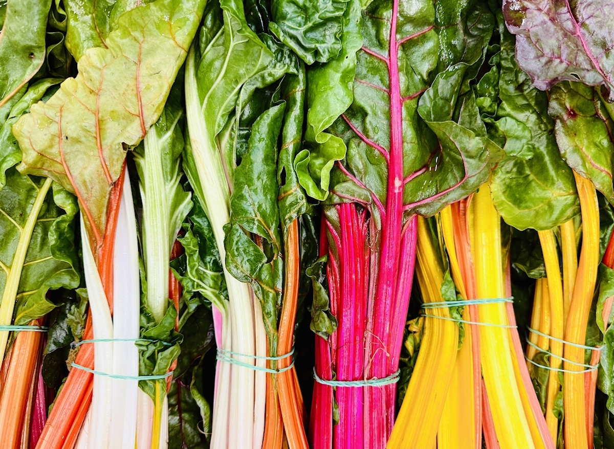 Mángold nevű zöldség levelei