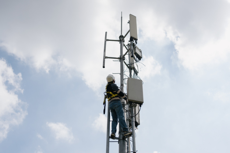 5g szolgáltató eszközök beüzemelése a magasban