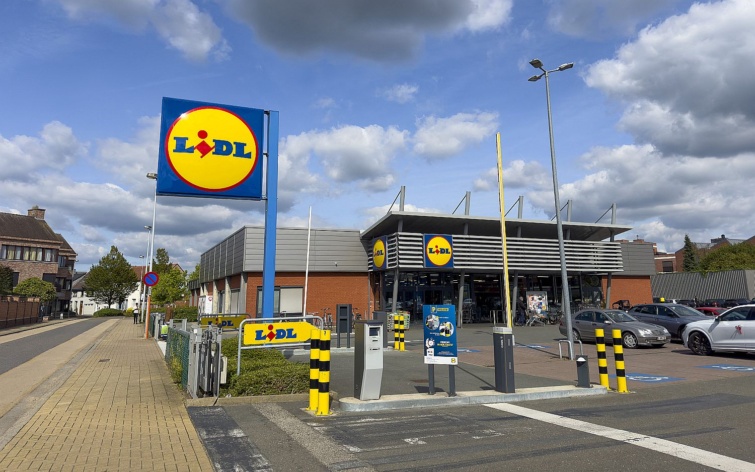 lidlboltparkolo Startlap Vásárlás A Lidl egyik üzlete és parkolója.