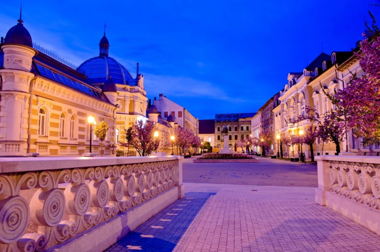 miskolc11zon Startlap Vásárlás miskolc belvárosa esti fényekkel