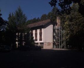 képcím