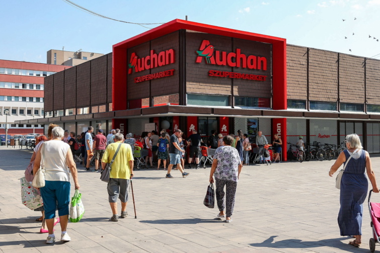 Felújított üzletet nyitott az Auchan Szekszárdon Startlap Vásárlás Az Auchan felújított belvárosi üzlete Szekszárdon a megnyitó napján, 2026. augusztus 6-án.