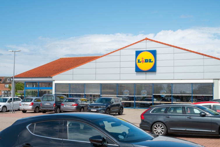 lidlparkolo Startlap Vásárlás A Lidl egyik áruháza előtt parkoló autók