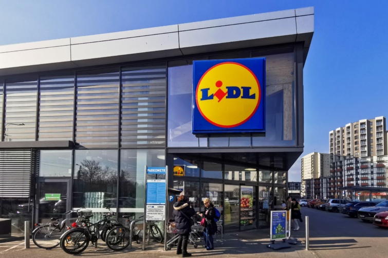 lidluzlet Startlap Vásárlás A Lidl egyik üzlete a parkolóból fotózva