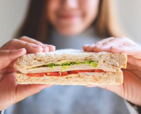 képcím